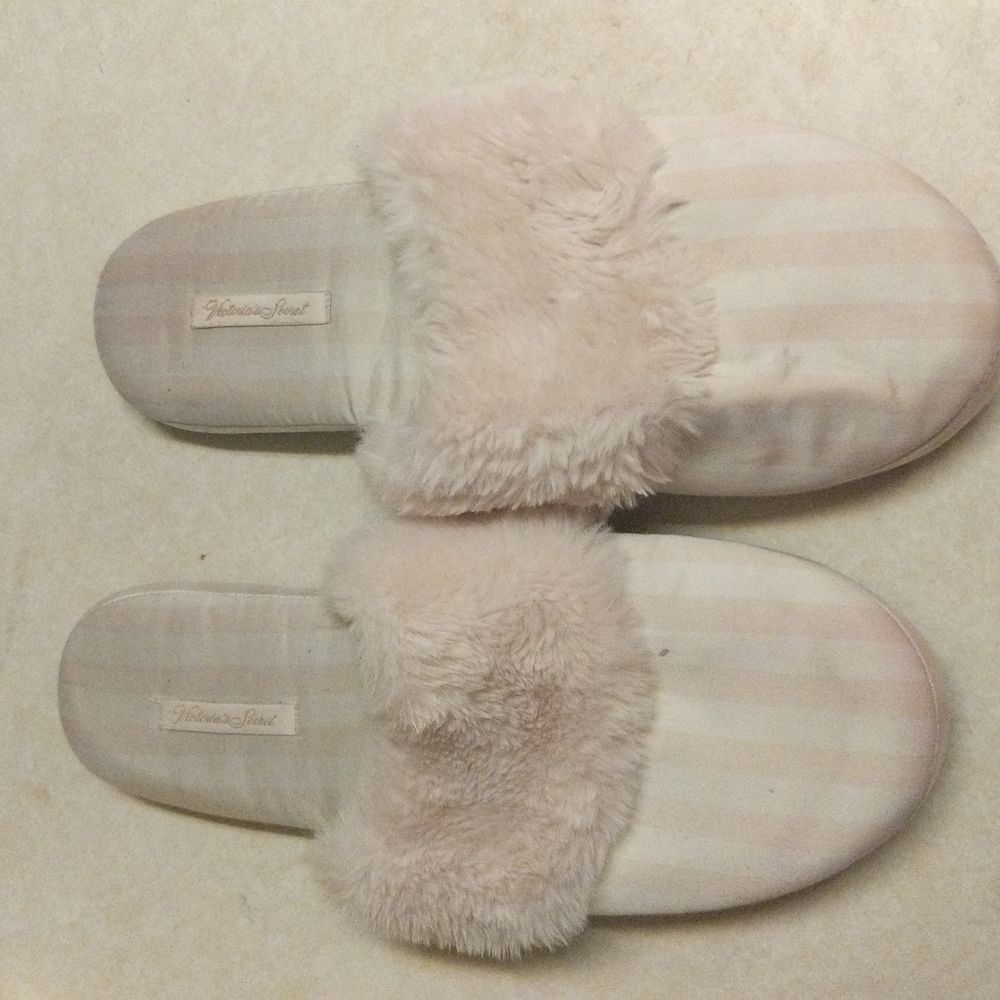 Victoria's Secret Signature Satin Slipper Striped med